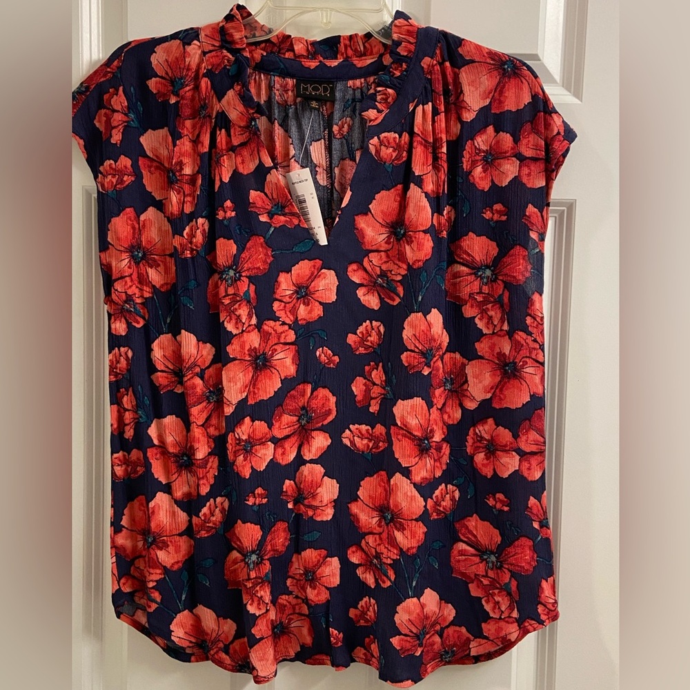 NWT Womens MOD LUSIVE Ruffle V Neck top Blouse Small, Dark blue Red floral Rouch